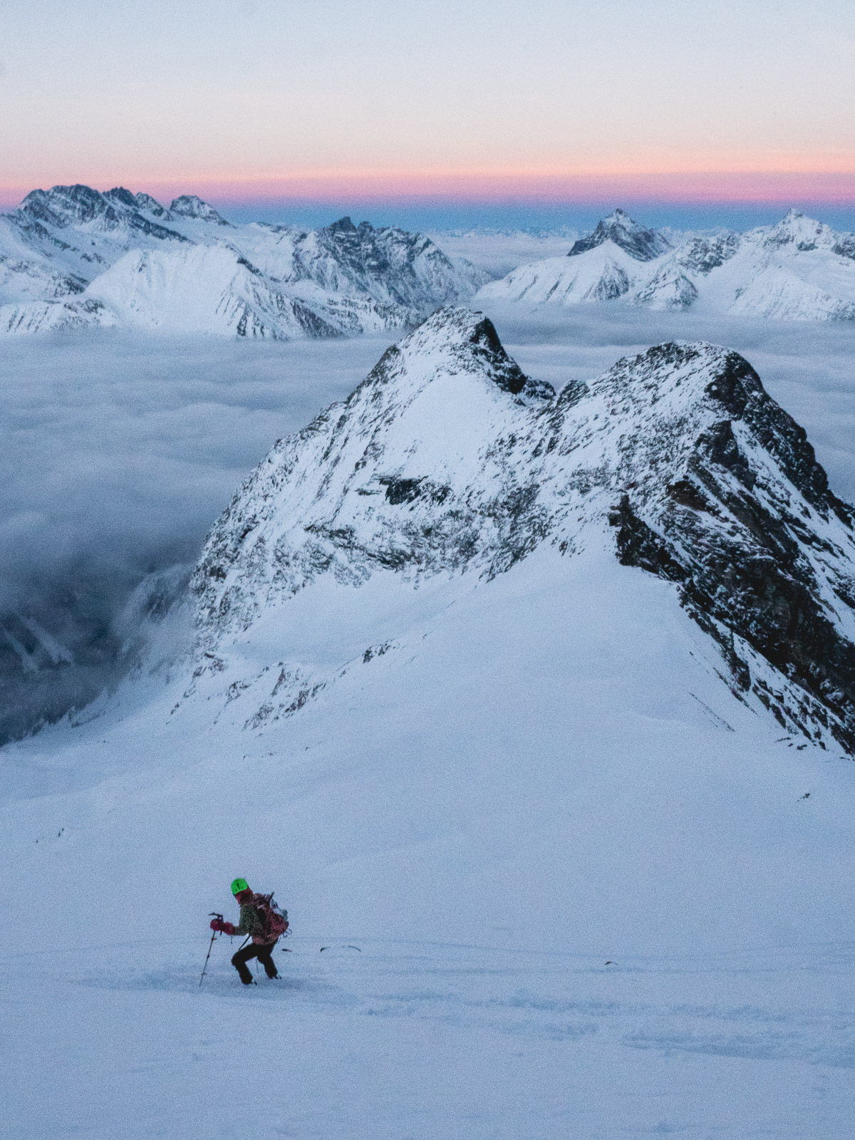 Skiing out the cliffs